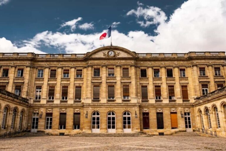 Bordeaux: 2-hour Best Intro Walking Tour with a Local - The Itinerary in Detail