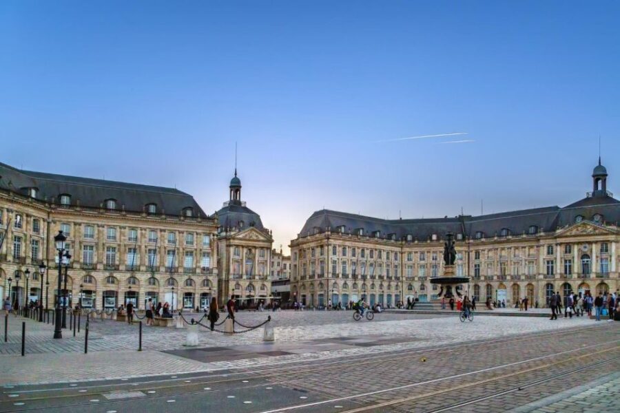 Bordeaux: Capture the most Photogenic Spots with a Local - Starting Point: Palais Gallien