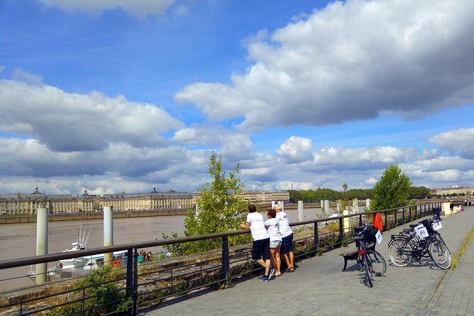 Bordeaux Essentials Sightseeing Bike Tour with a Local Guide - Practical Tips for Your Tour