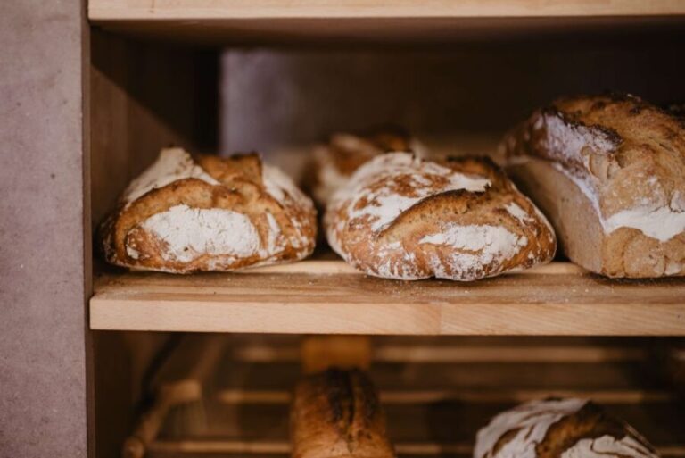 Bordeaux: Food Tour in the Historic District - Tasting Local and French Delicacies