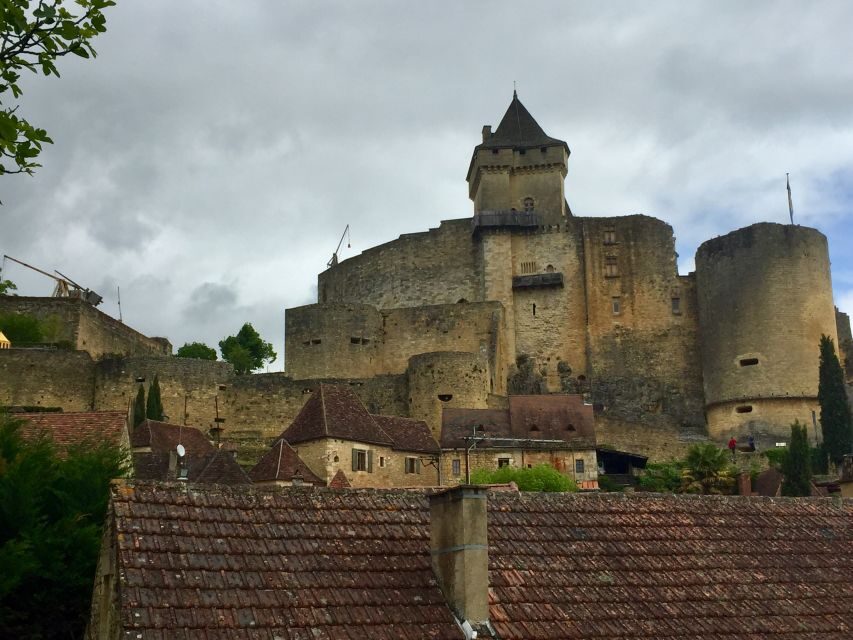Bordeaux to Dordogne: Castles & Villages Private Tour - The Cliffs and Castles of Dordogne