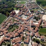 Bra: Historic Town Highlights Guided Walking Tour - What Do You Get?