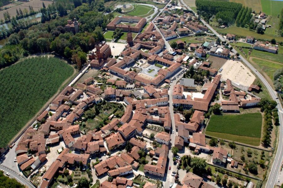 Bra: Historic Town Highlights Guided Walking Tour - What Do You Get?