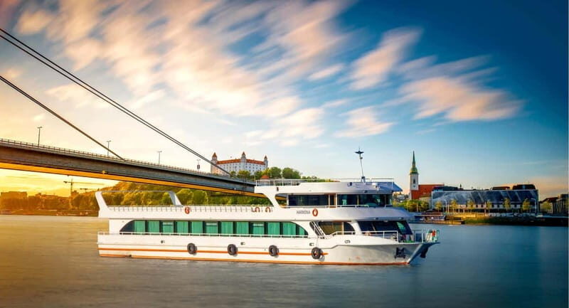 Bratislava - Gabíkovo Roundtrip by boat on the Danube - An In-Depth Look at the Gabíkovo Waterworks and Scenic Highlights