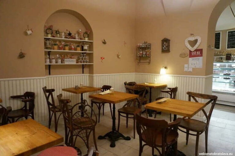 Bratislava: Old Town Cake Tasting Experience - Who Will Love This Experience?