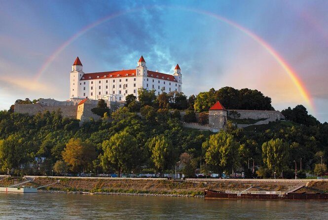 Bratislava walk tour with bonuses and castle 3 + Tip, kids free - Key Points