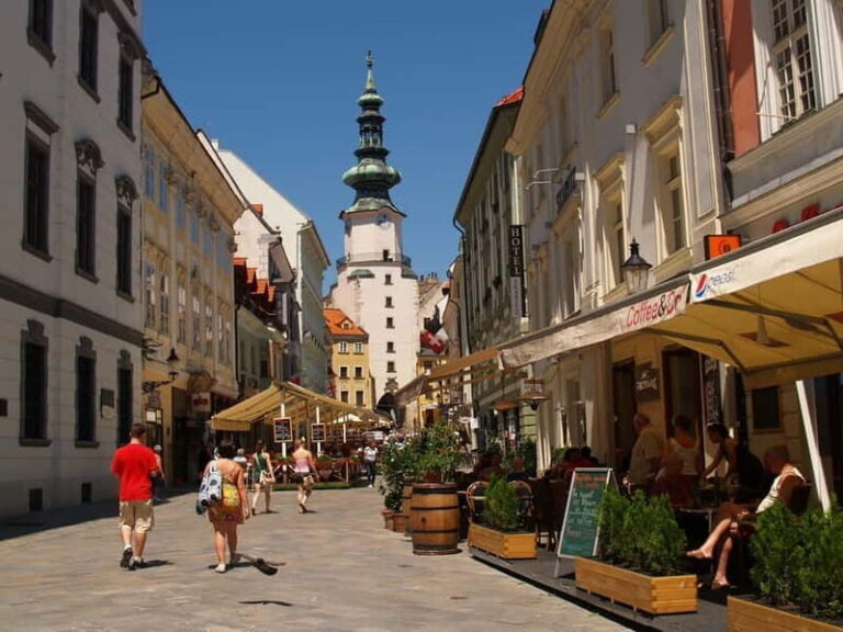Bratislava Walking Tours with Licensed Guides - Why Choose This Tour?