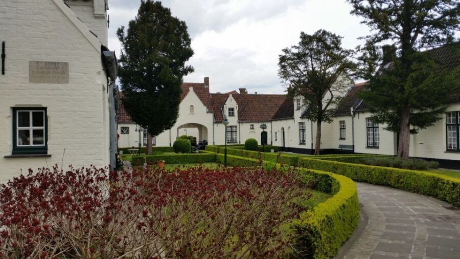 Bruges: 2.5-Hr Walking Tour from train station to Markt - A Deep Dive into the Tour Experience