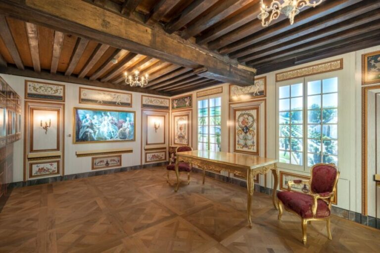 Bruges: Choco-Story Museum with Audio Guide and Tastings - Who Will Love This Tour?