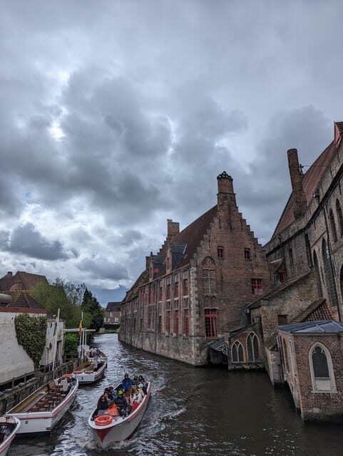 Bruges: Walking Tour with Hot Chocolate & Chocolate Tasting - Who Would Love This Tour?