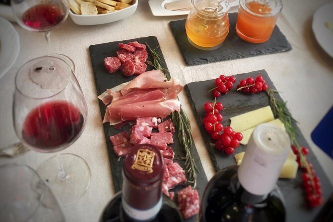 Brunello di Montalcino Wine Tasting with Tuscan appetizer in ancient residence - An In-Depth Look at the Experience