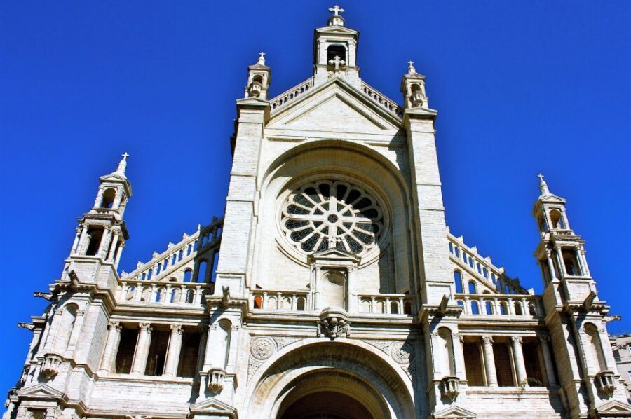 Brussels: Chocolate Workshop and Guided Walking Tour - Walking through Brussels Sights