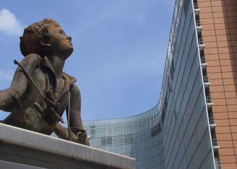 Brussels: Walking Tour from Central Station to Manneken Pis - Who Is This Tour Best For?