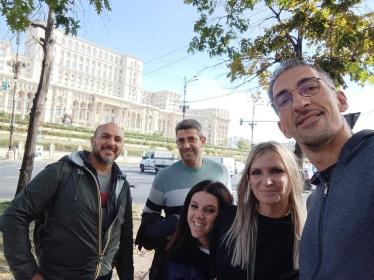 Bucharest: tour in the Parliament in Italian+exterior visit with guide - Who Should Consider This Tour?