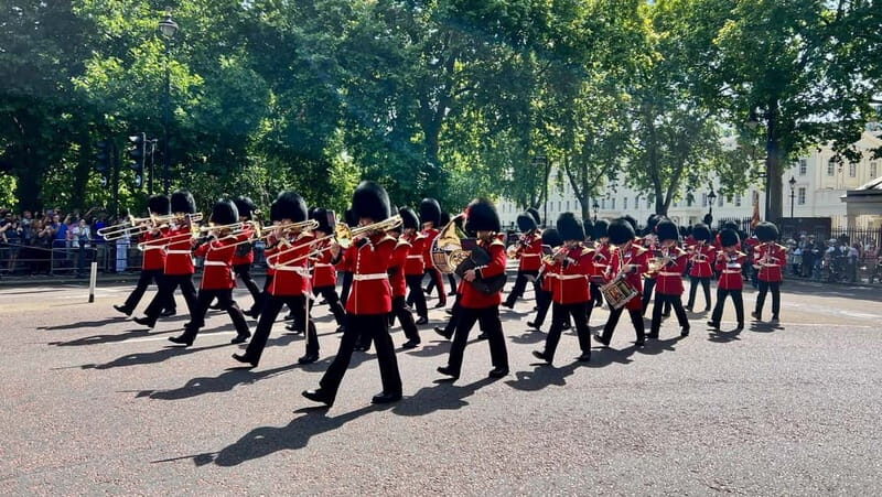Buckingham Palace, Changing of the Guard Walking Tour - The Benefits of a Guided, Small-Group Tour