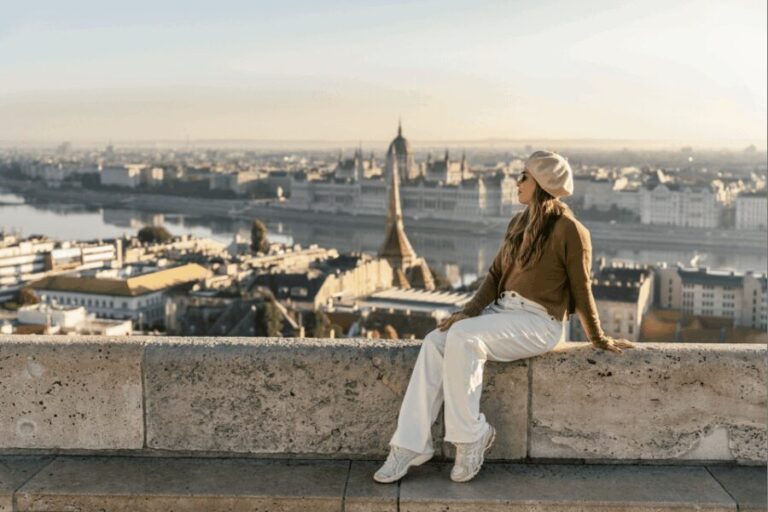 Buda Castle: Private photoshoot with a local guide - The Real Value of the Tour