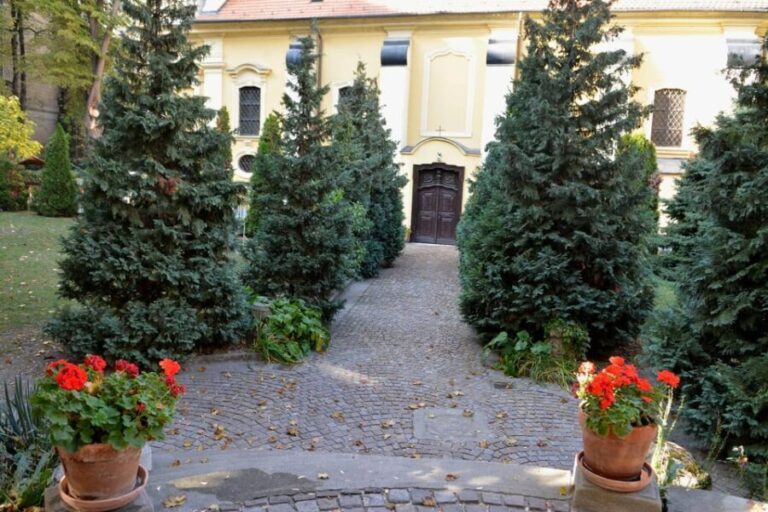 Budapest: 2.5-hour Hidden Sights Private Bike Tour - What’s Included and What to Consider