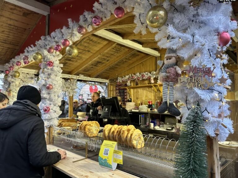 Budapest: Christmas Market Guided Walking Tour with Tastings - Why This Tour Works Well