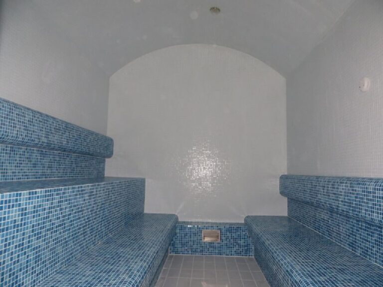 Budapest: Dandar Thermal Bath Full-Day Admission - The Setting and Architecture