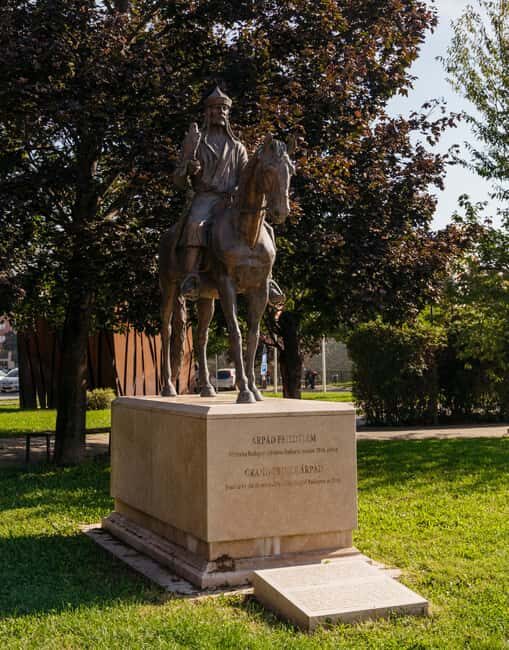 Budapest: Old Buda Walking Tour & Folk Music Performance - The Garden with a Bird’s Eye View