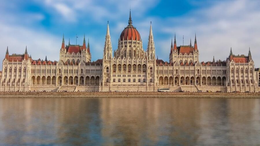 Budapest: Private Half Day Sightseeing Ride with Local - What Sets This Tour Apart?