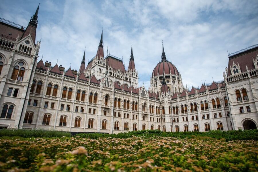 Budapest: Private Luxury Sightseeing Tour - What Makes This Tour Stand Out?