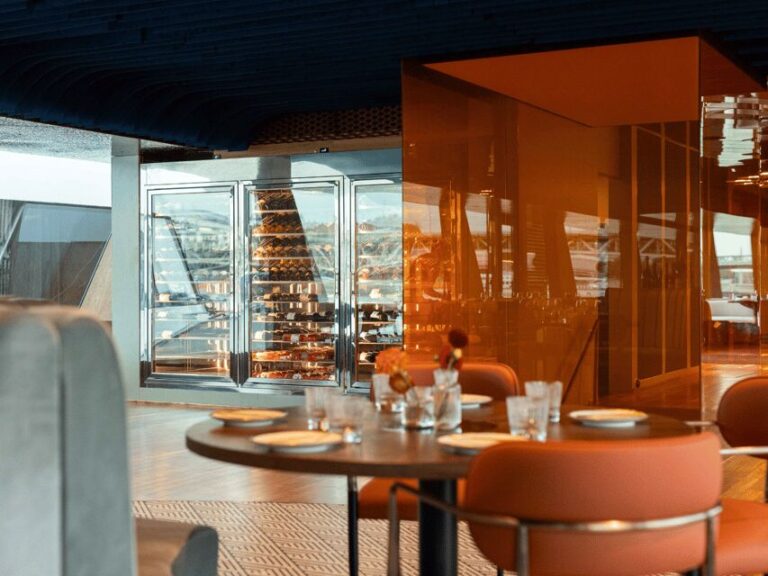 Budapest: Romantic Dinner Cruise-Live Music&Unlimited Drinks - Is It Worth the Price?