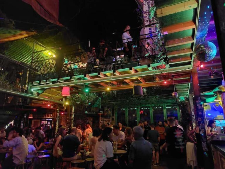 Budapest: Ruin Bars Private Photo Tour - Detailed Breakdown of the Itinerary