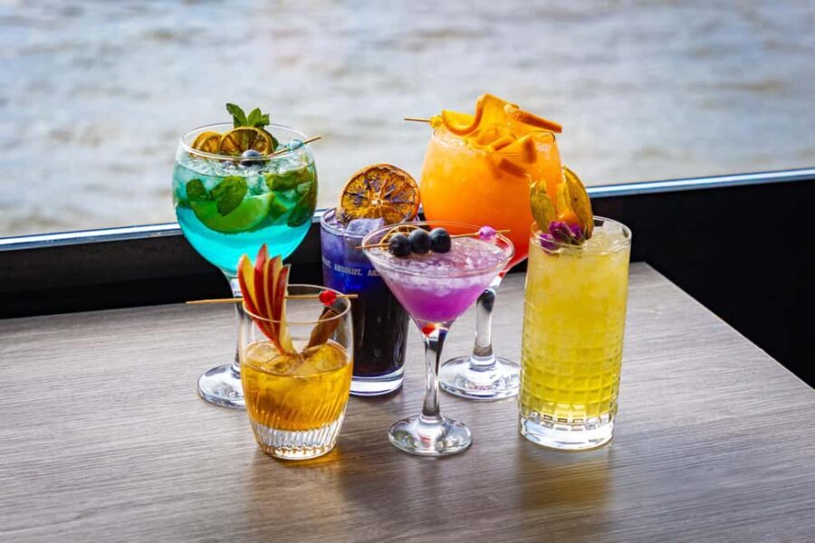 Budapest: Sunset Cocktail Cruise - An In-Depth Look at the Cruise Experience