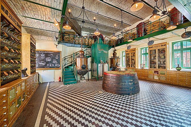 Budapest Tuk Tuk Tour with House of the Unicum Distillery Visit - Why This Tour Works Well