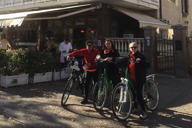 By bike on the Liberty Bridge - Who Will Love This Tour?