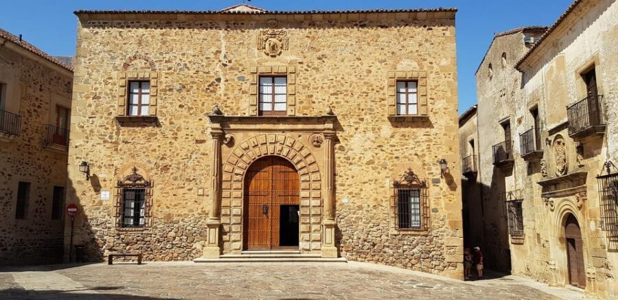 Cáceres - Private Historic Walking Tour - Exploring the Old Towns Winding Streets