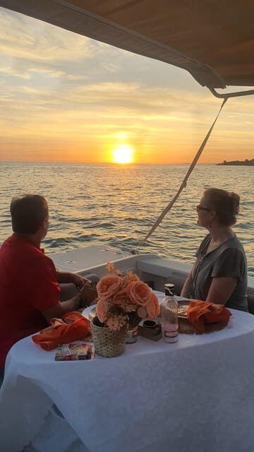 Cadiz Bay: Sunset boat tour "Fall in Love" - The Sum Up