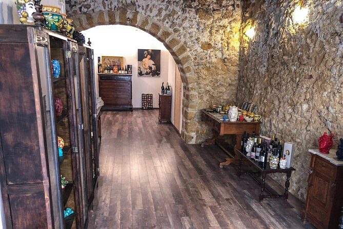 Caltagirone Day Tour Private Experience - The Unfortunate Shadow: Communication and Reliability