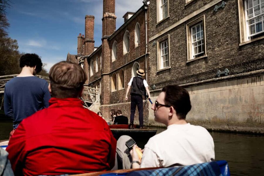 Cambridge: Punting Tour on the River Cam - The Experience from a Traveler’s Perspective