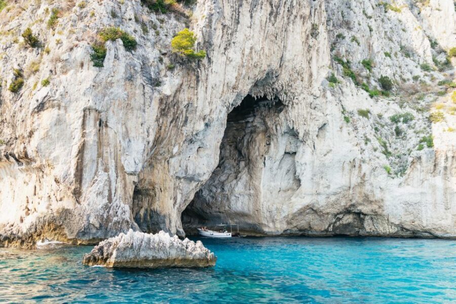 Capri: Island Boat Trip with Grottos - FAQ