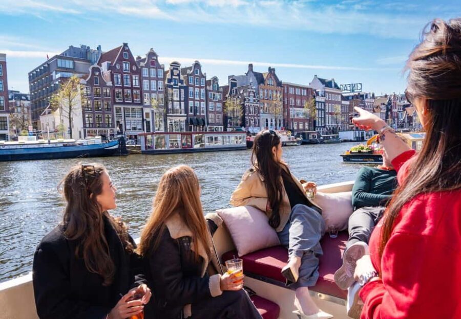 Cheese & Drinks Guided Amsterdam Boat Tour, All Inclusive - Who Is This Tour Perfect For?