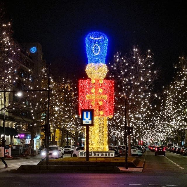 Christmas market lights tour bus through Berlin, free mulled wine (2.5 hours) - Is This Tour Worth It?