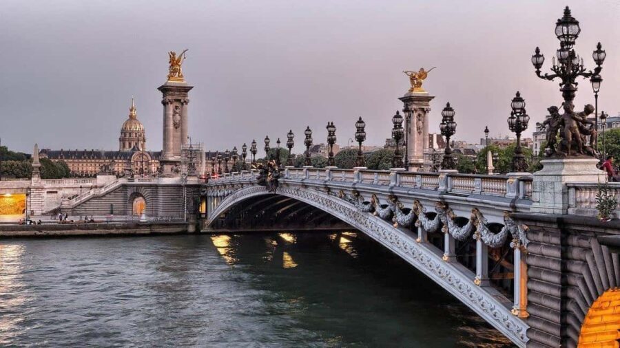 Classical and Monumental Paris Tour along the Seine River - The Experience in Detail