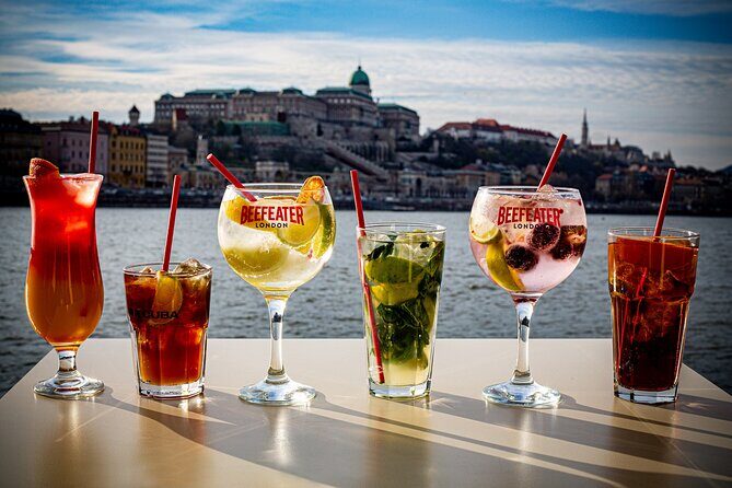 Cocktail Cruise Downtown Budapest - An In-Depth Look at the Cocktail Cruise Experience
