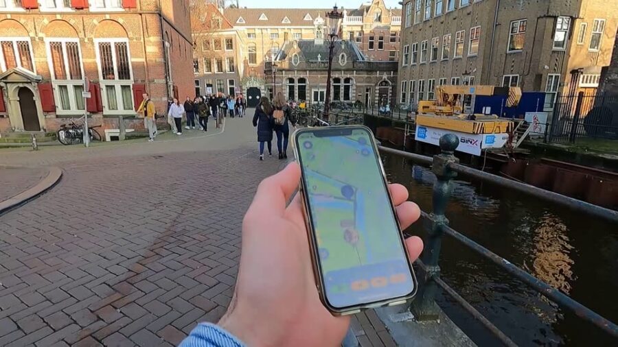 Coffeeshops Walking Tour with Smartphone App - How does the mobile app work?