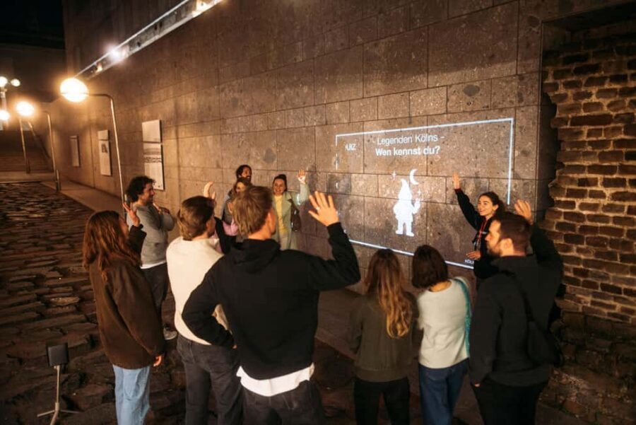 Cologne: Cologne Cathedral & Old Town in the evening  interactive tour with projector - A Modern, Engaging Way to Discover Cologne’s Old Town