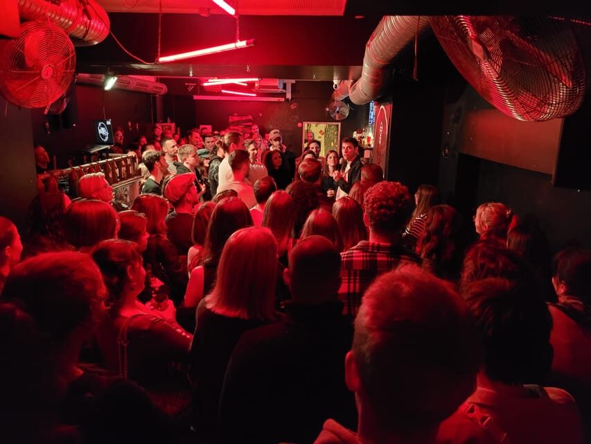 "Comedykills" - das Open Mic im Glockenbachviertel - Authenticity and Local Flavor