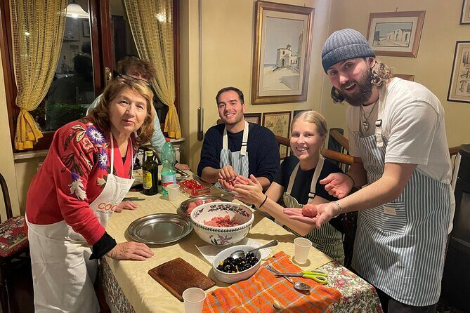 Cooking & eating with Locals in their home kitchen in Rome - Practical details