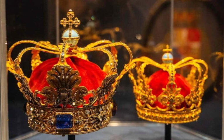 Copenhagen: Rosenborg and Christiansborg Palaces Tour in Spanish - What’s Included and What’s Not