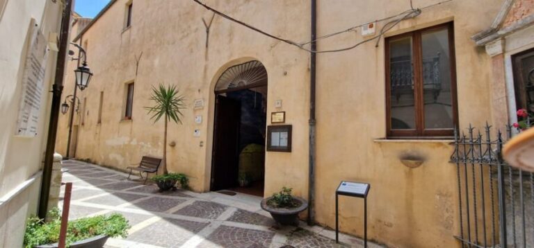 Corleone: Guided Tour of the C.I.D.M.A - Anti-Mafia Movement - Who Would Love This Tour?