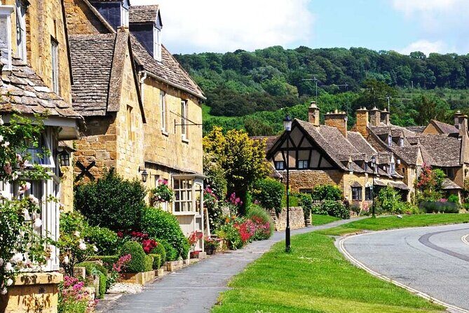 Cotswolds Countryside Tour by Coach: Villages, Views, and Lunch - Exploring Each Stop: What You’ll See and Experience