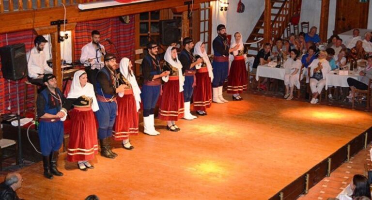 Crete: Traditional Dance Show and Buffet Dinner with Wine - Practical Tips for Travelers