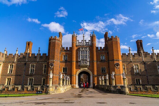 Dark History of the Tudors: Private Tour of Hampton Court Palace - An In-Depth Look at the Tour Experience