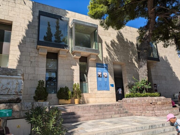 Delphi and Hosios Loukas Monastery: Private Tour from Athens - Authentic Insights from Past Travelers